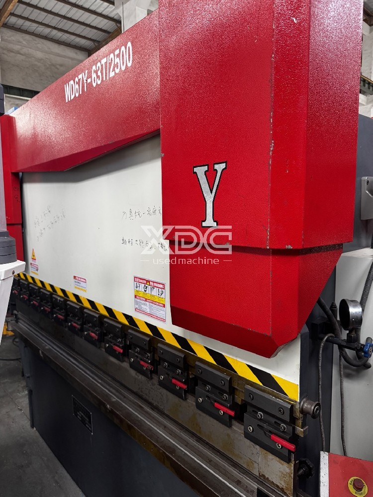 Used 2.5m/63t bending machine