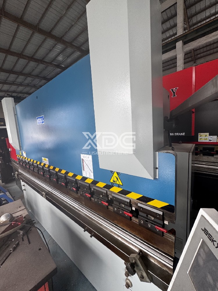 Used 3.2m/100t bending machine