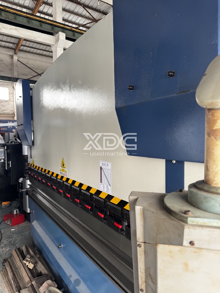 Used 3m2/160t bending machine