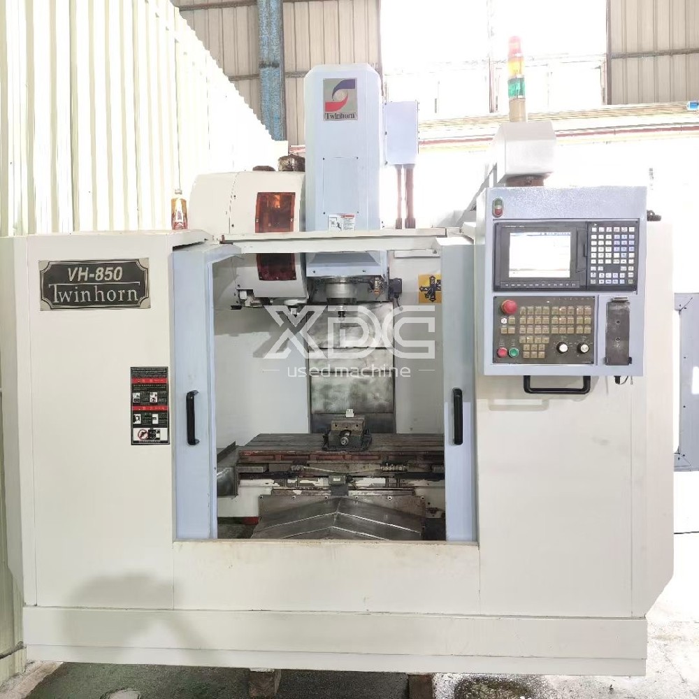 Used taiwan TWINHORN 850 machining cente